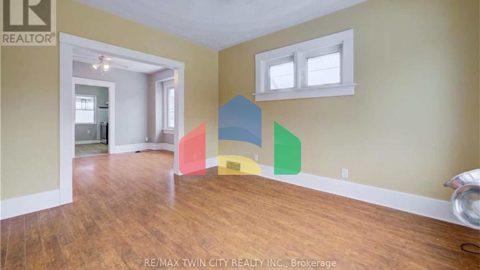 Residential - Single Family Home - Kitchener, Canada - Canada