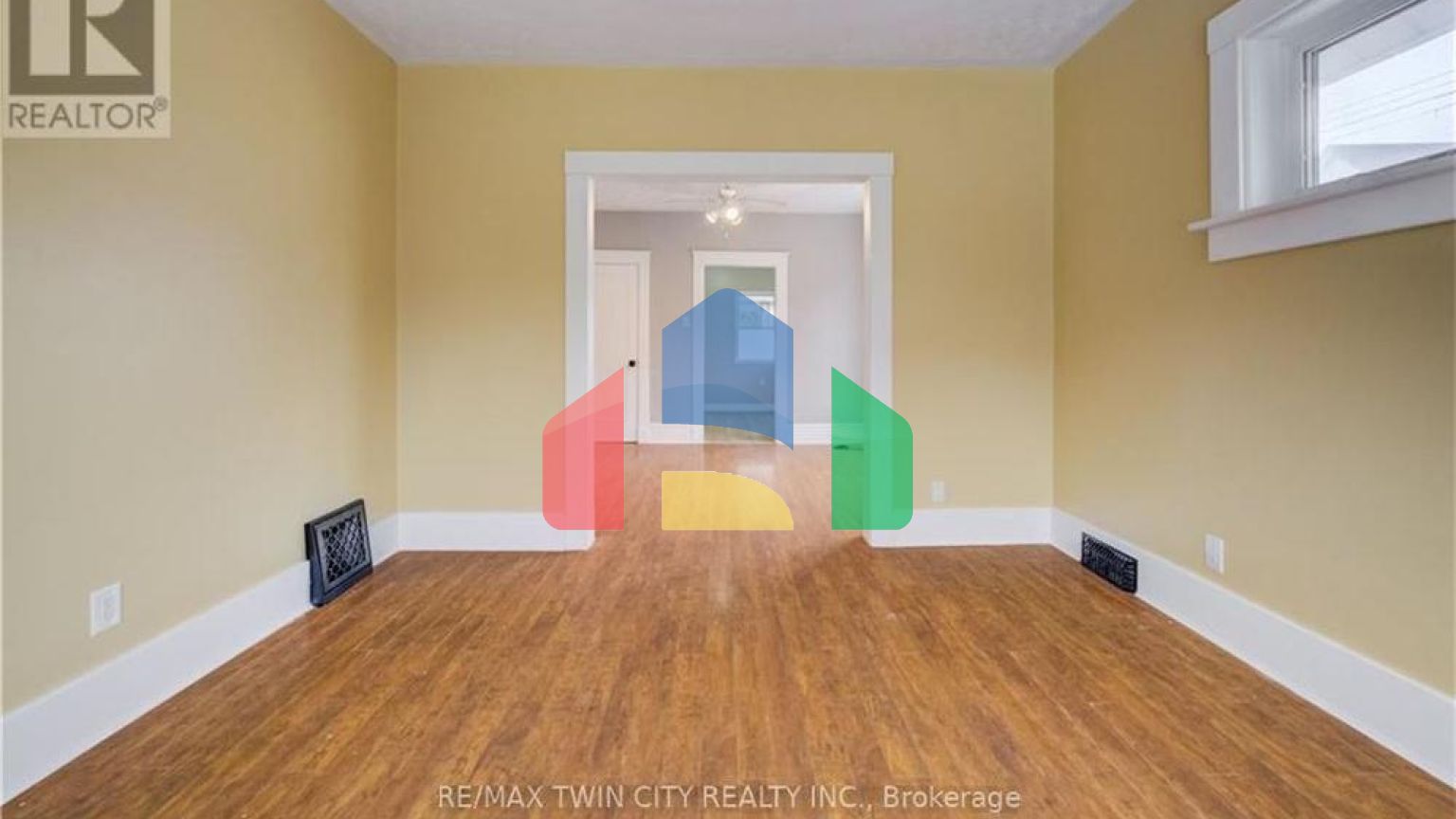 Residential - Single Family Home - Kitchener, Canada - Canada