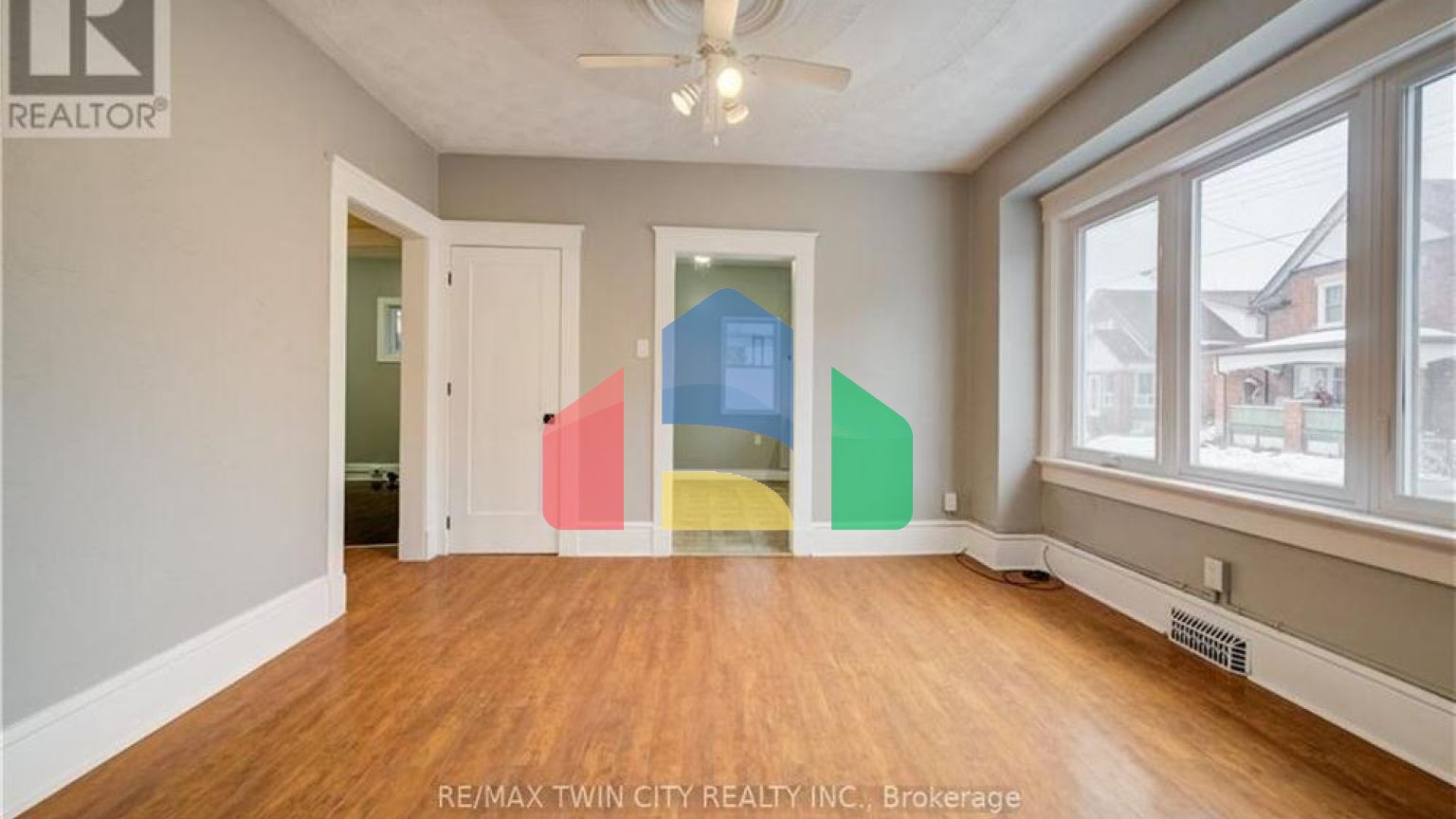 Residential - Single Family Home - Kitchener, Canada - Canada