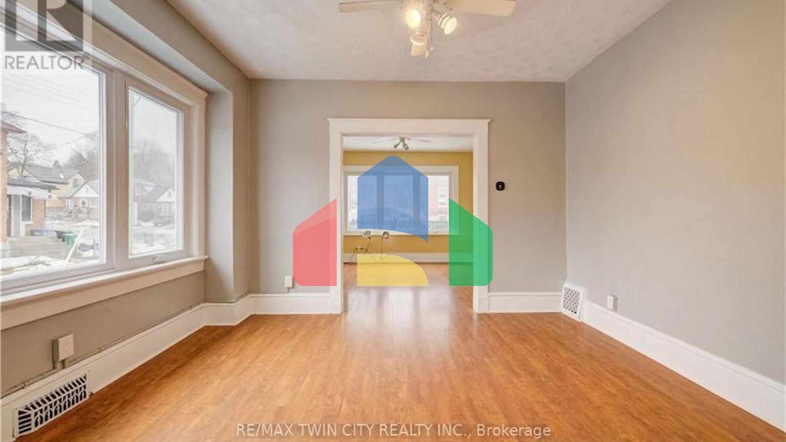 Residential - Single Family Home - Kitchener, Canada - Canada