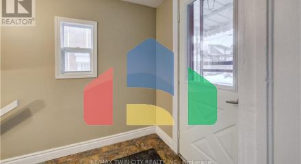 Residential - Single Family Home - Kitchener, Canada - Canada