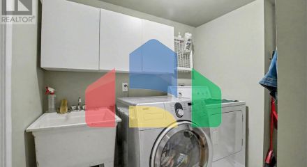 Residential - Single Family Home - Kitchener, Canada - Canada