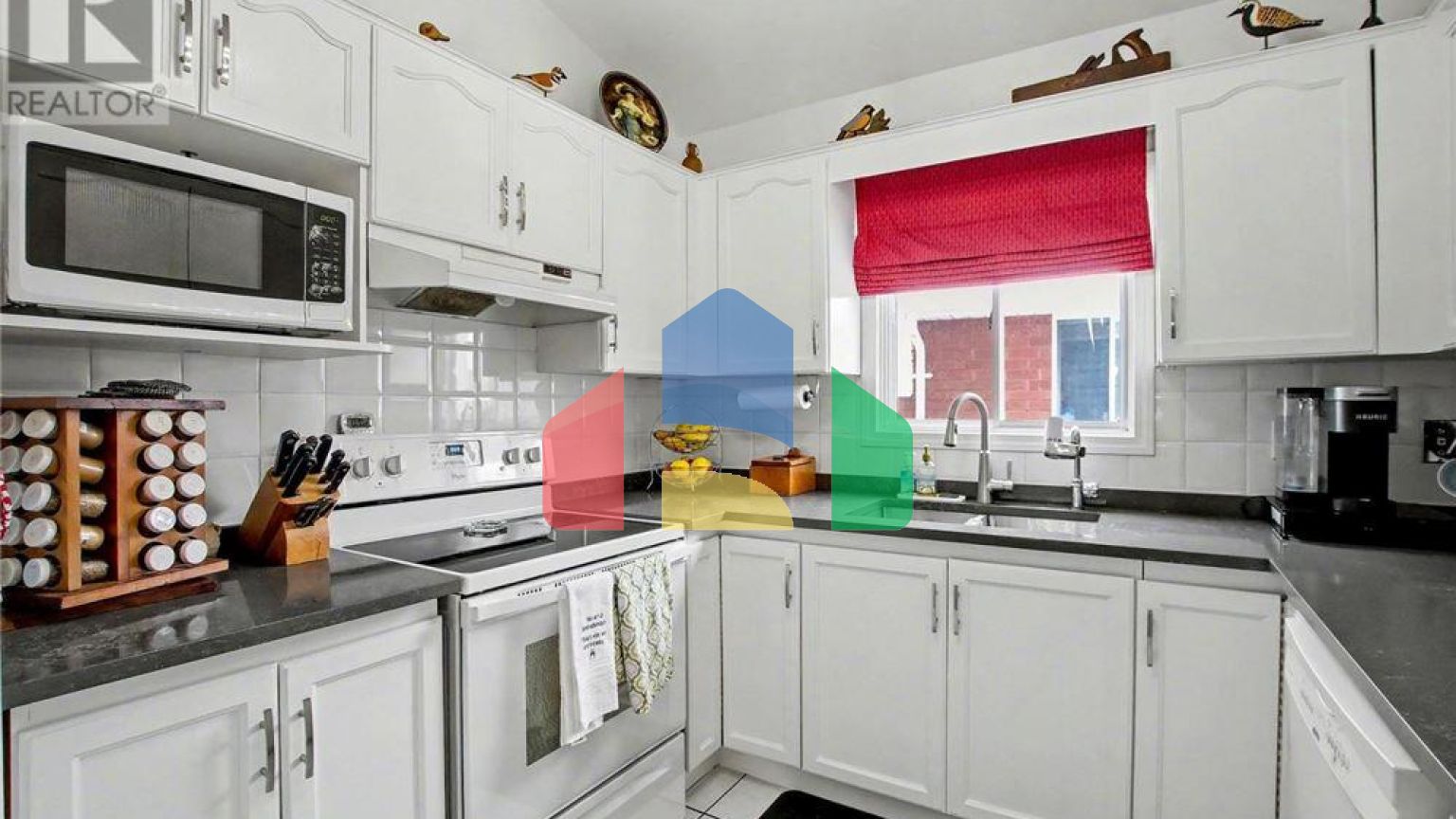 Residential - Single Family Home - Kitchener, Canada - Canada