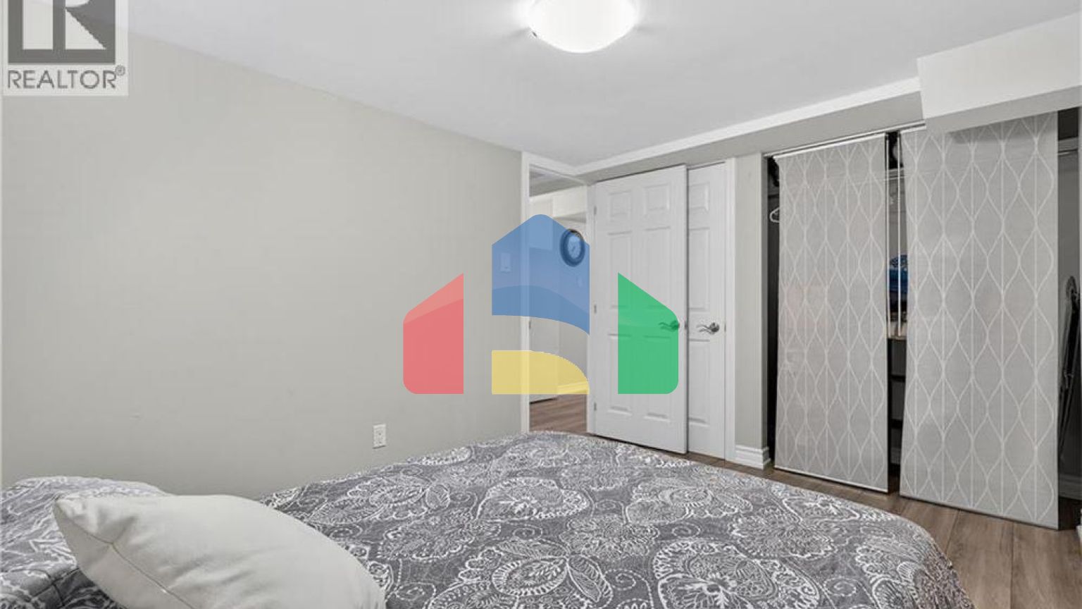 Residential - Single Family Home - Kitchener, Canada - Canada