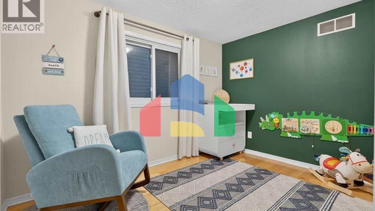 Residential - Single Family Home - Kitchener, Canada - Canada