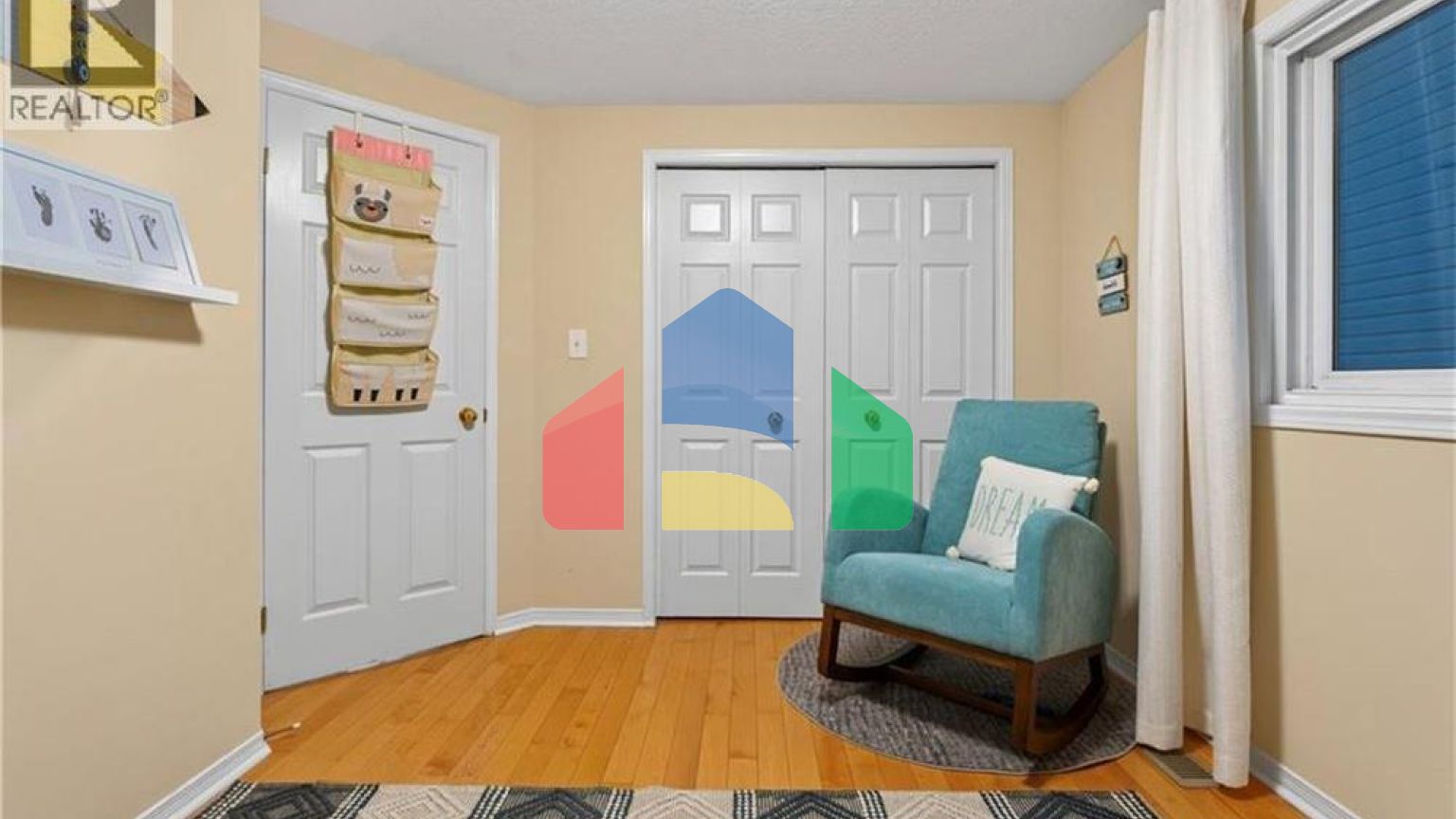 Residential - Single Family Home - Kitchener, Canada - Canada