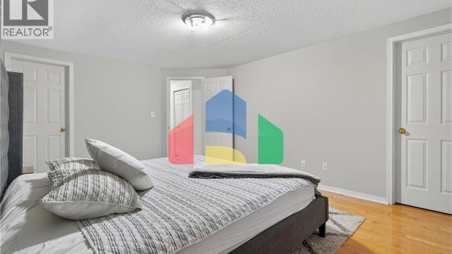 Residential - Single Family Home - Kitchener, Canada - Canada