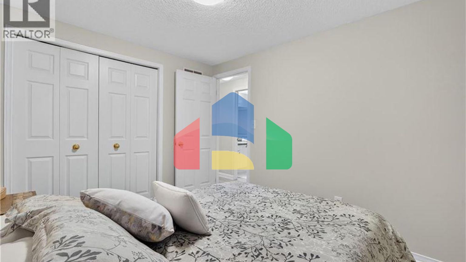 Residential - Single Family Home - Kitchener, Canada - Canada