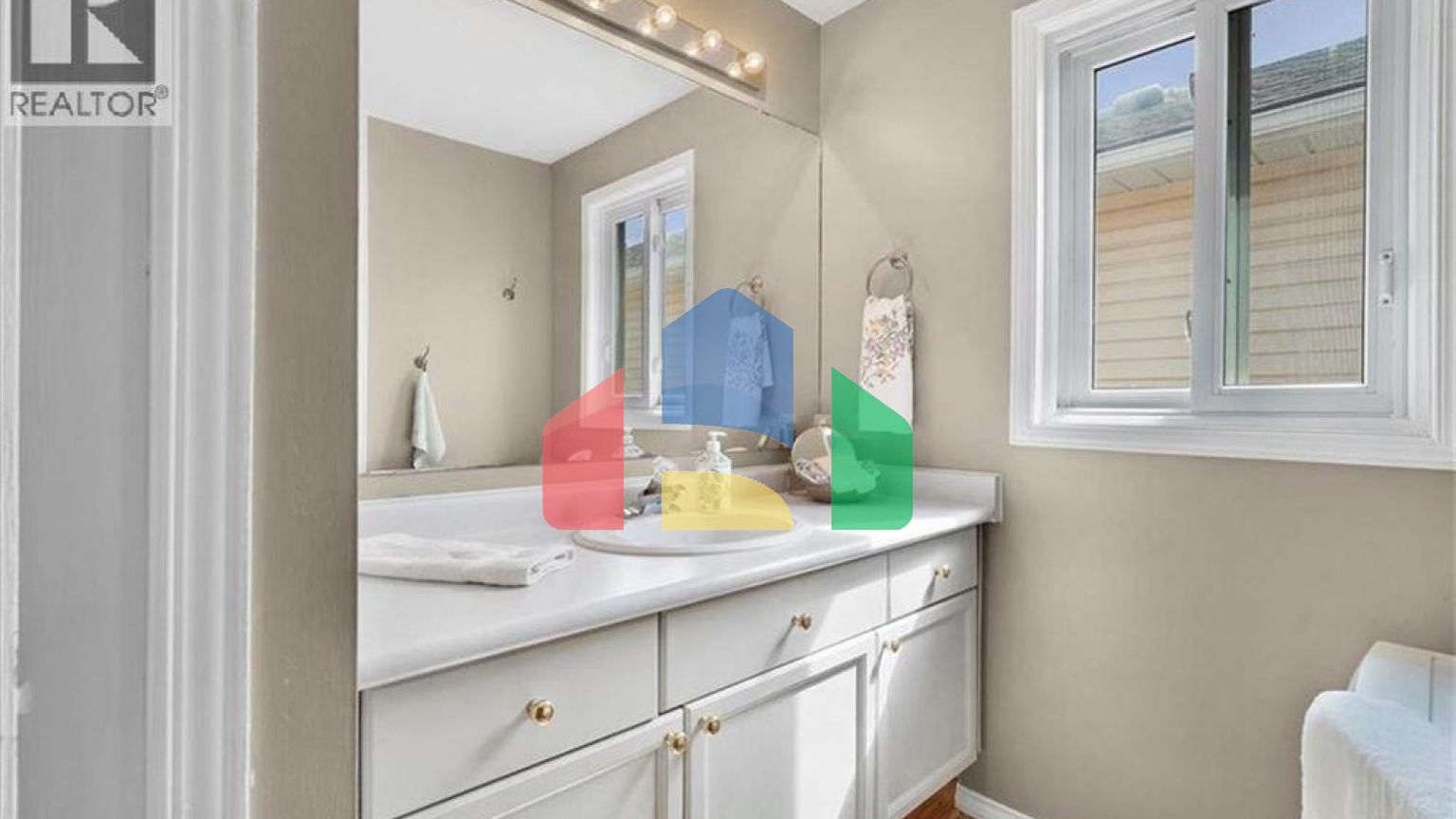 Residential - Single Family Home - Kitchener, Canada - Canada