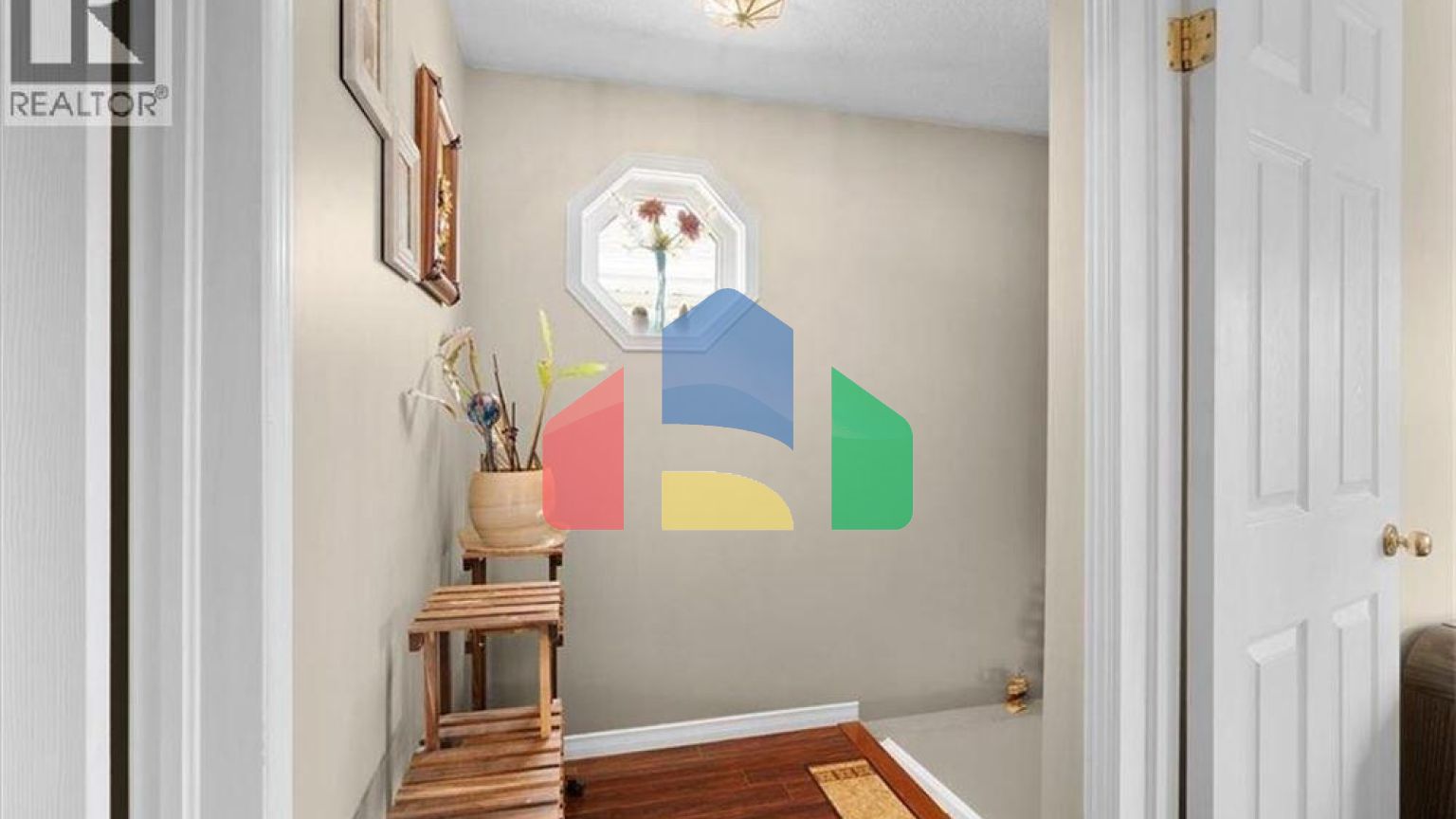 Residential - Single Family Home - Kitchener, Canada - Canada