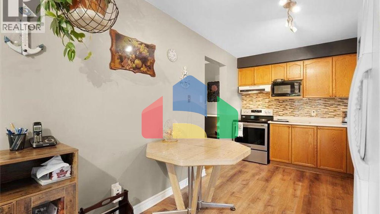 Residential - Single Family Home - Kitchener, Canada - Canada