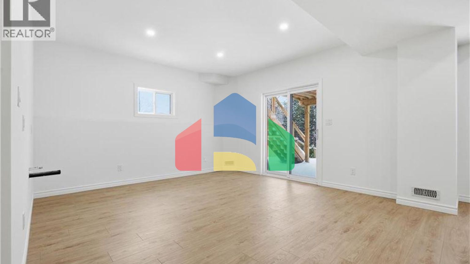 Residential - Single Family Home - Kitchener, Canada - Canada