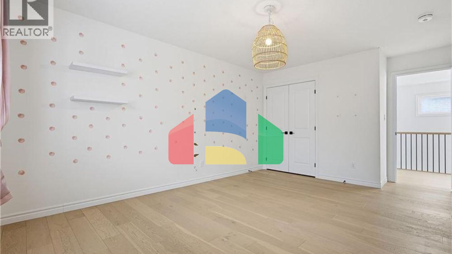 Residential - Single Family Home - Kitchener, Canada - Canada