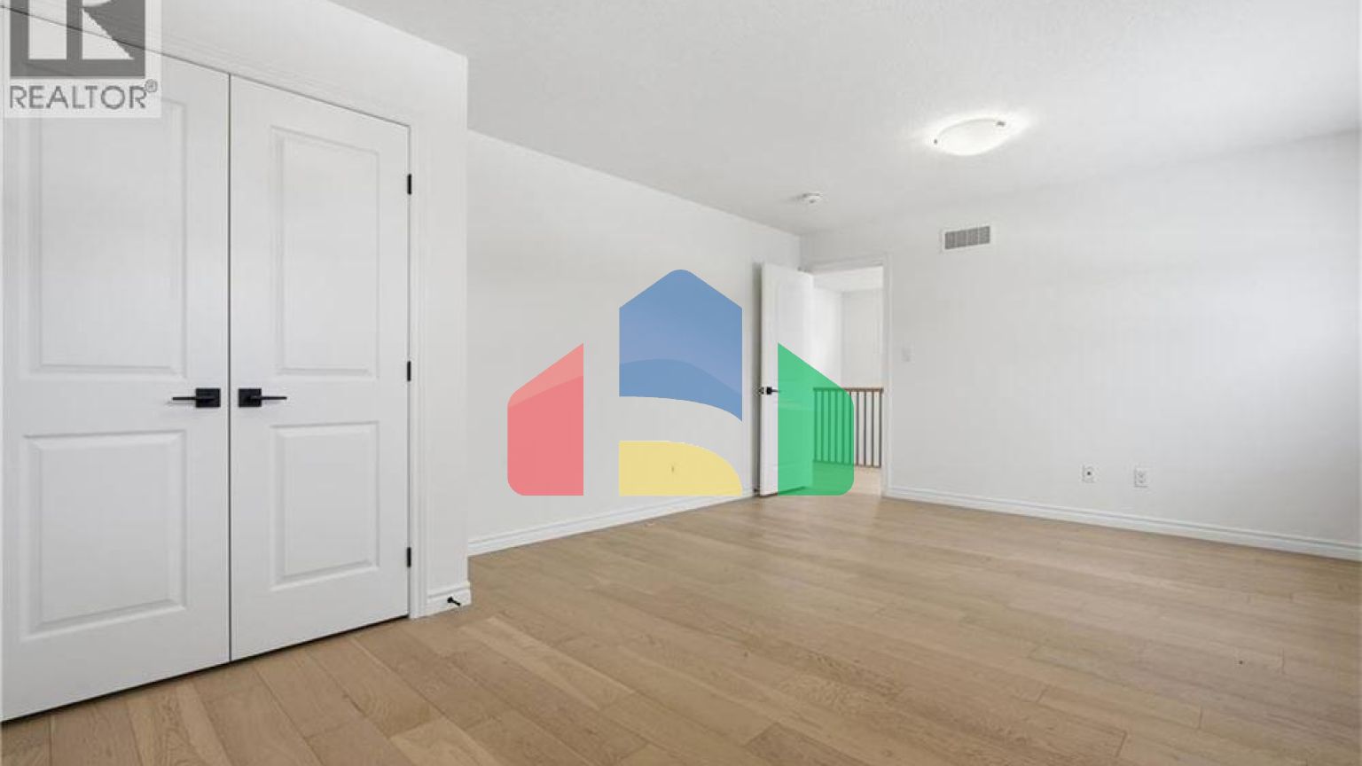 Residential - Single Family Home - Kitchener, Canada - Canada