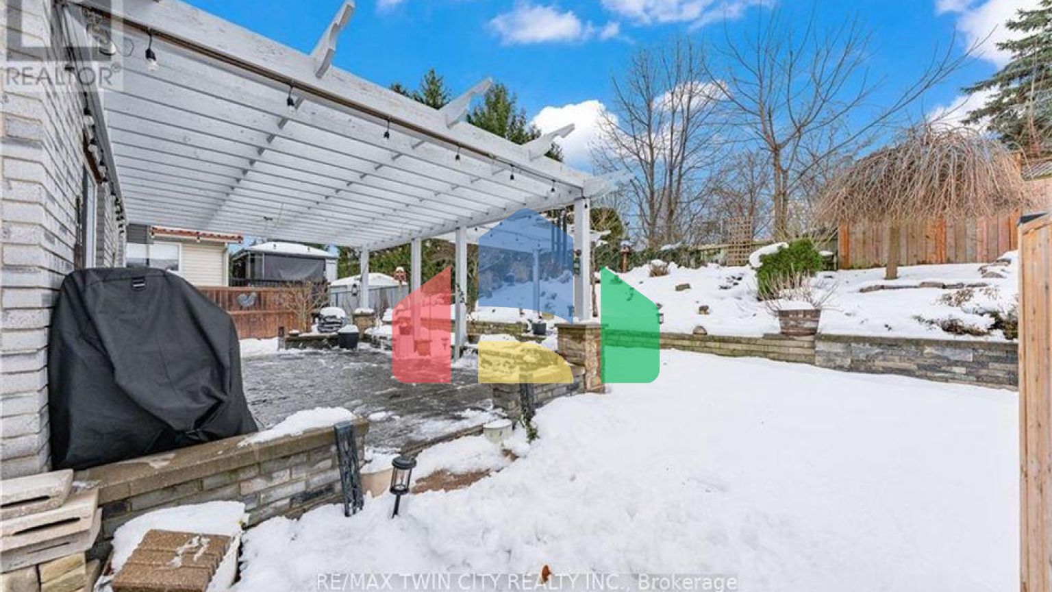 Residential - Single Family Home - Kitchener, Canada - Canada