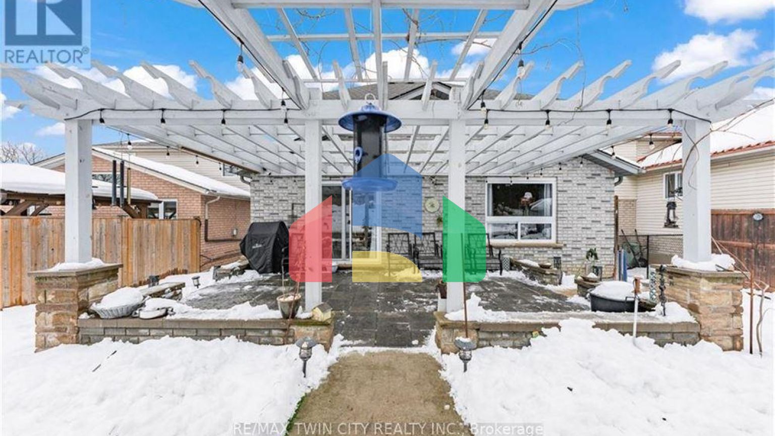 Residential - Single Family Home - Kitchener, Canada - Canada