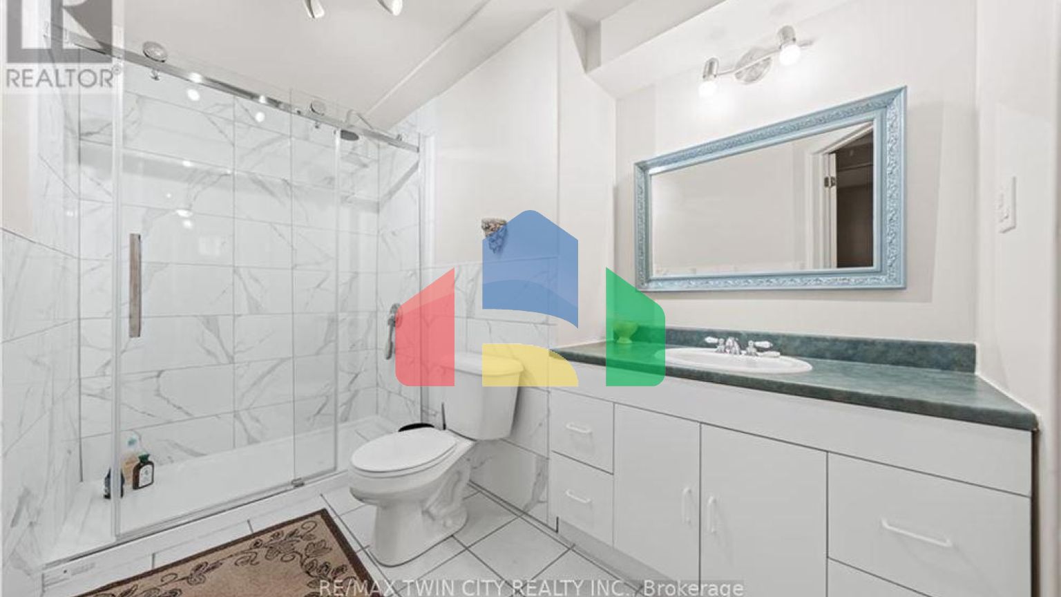 Residential - Single Family Home - Kitchener, Canada - Canada