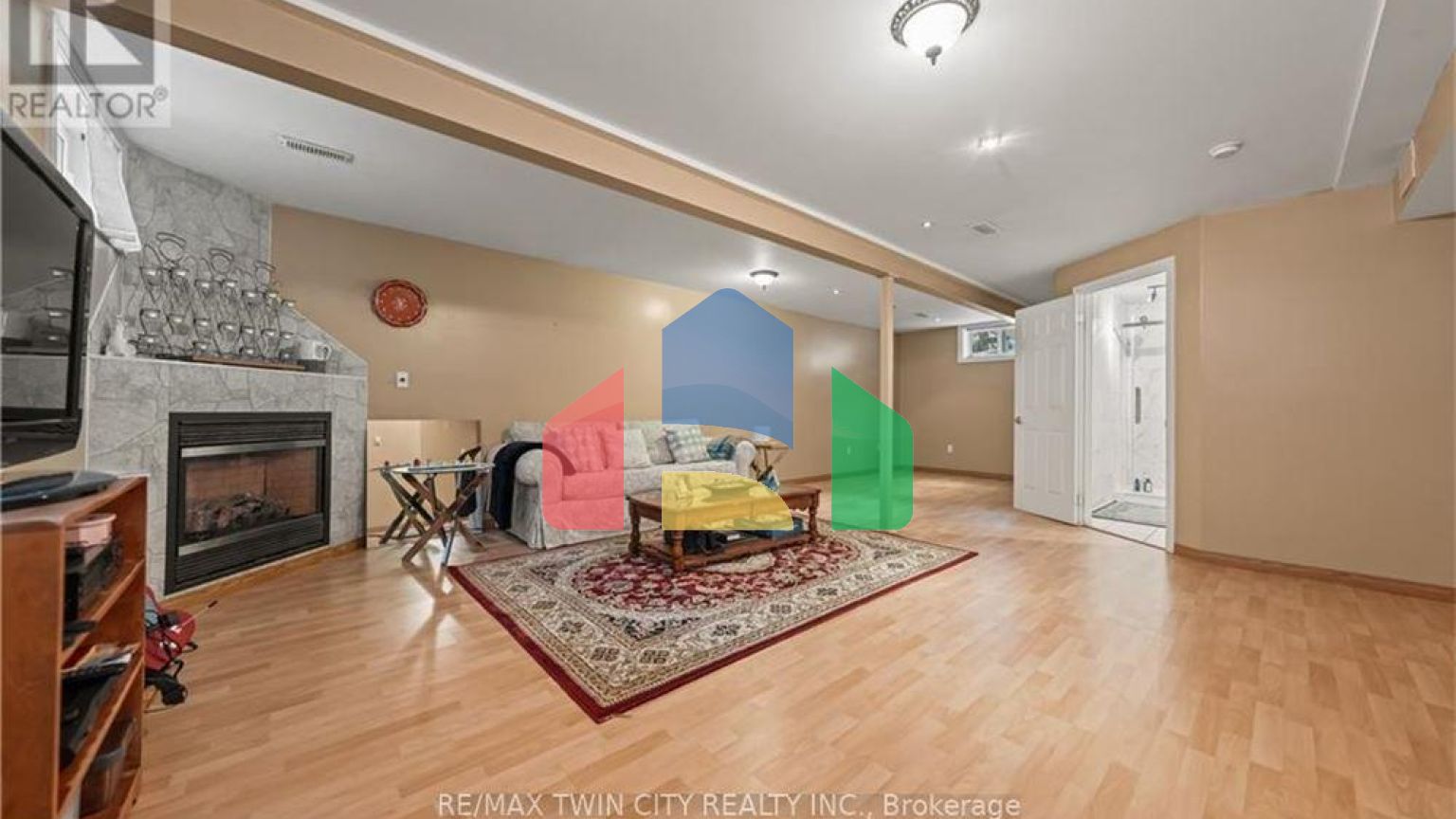 Residential - Single Family Home - Kitchener, Canada - Canada