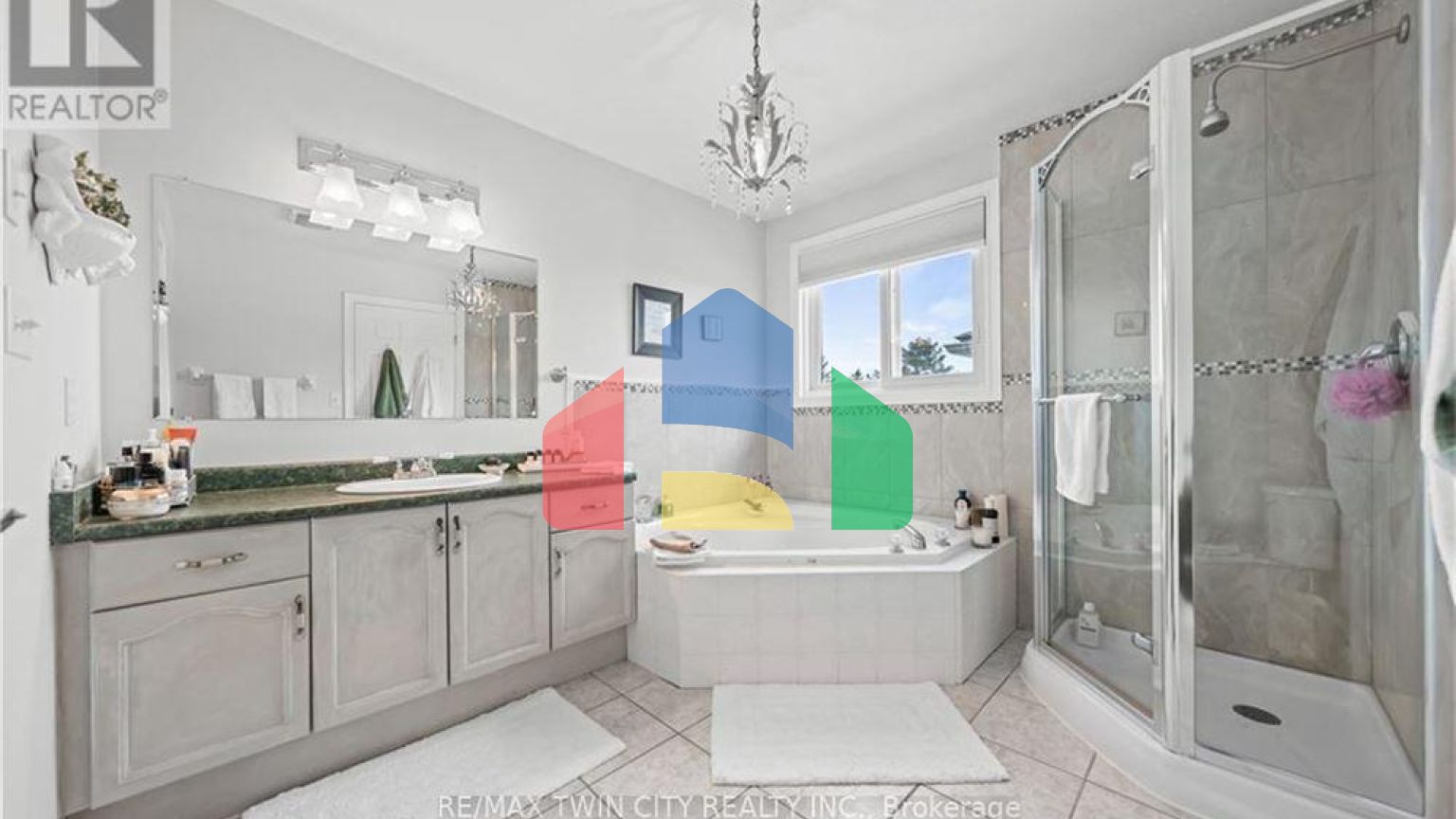 Residential - Single Family Home - Kitchener, Canada - Canada