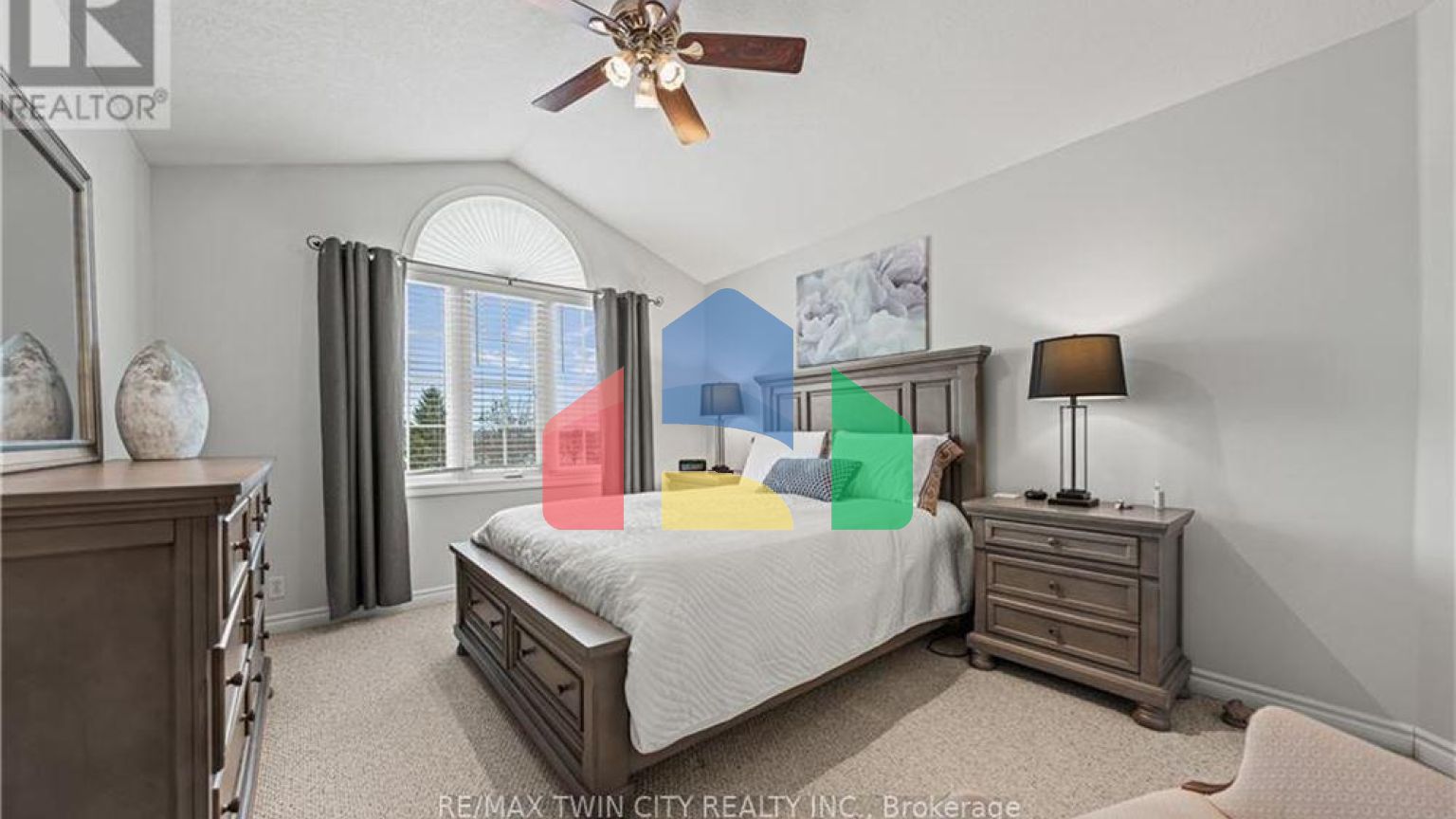 Residential - Single Family Home - Kitchener, Canada - Canada