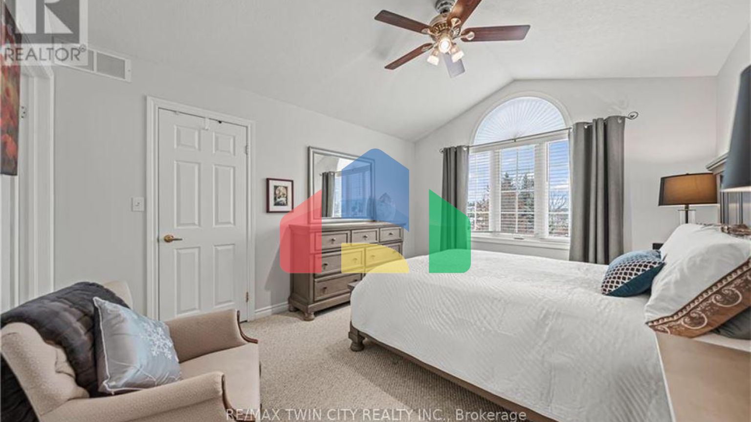 Residential - Single Family Home - Kitchener, Canada - Canada