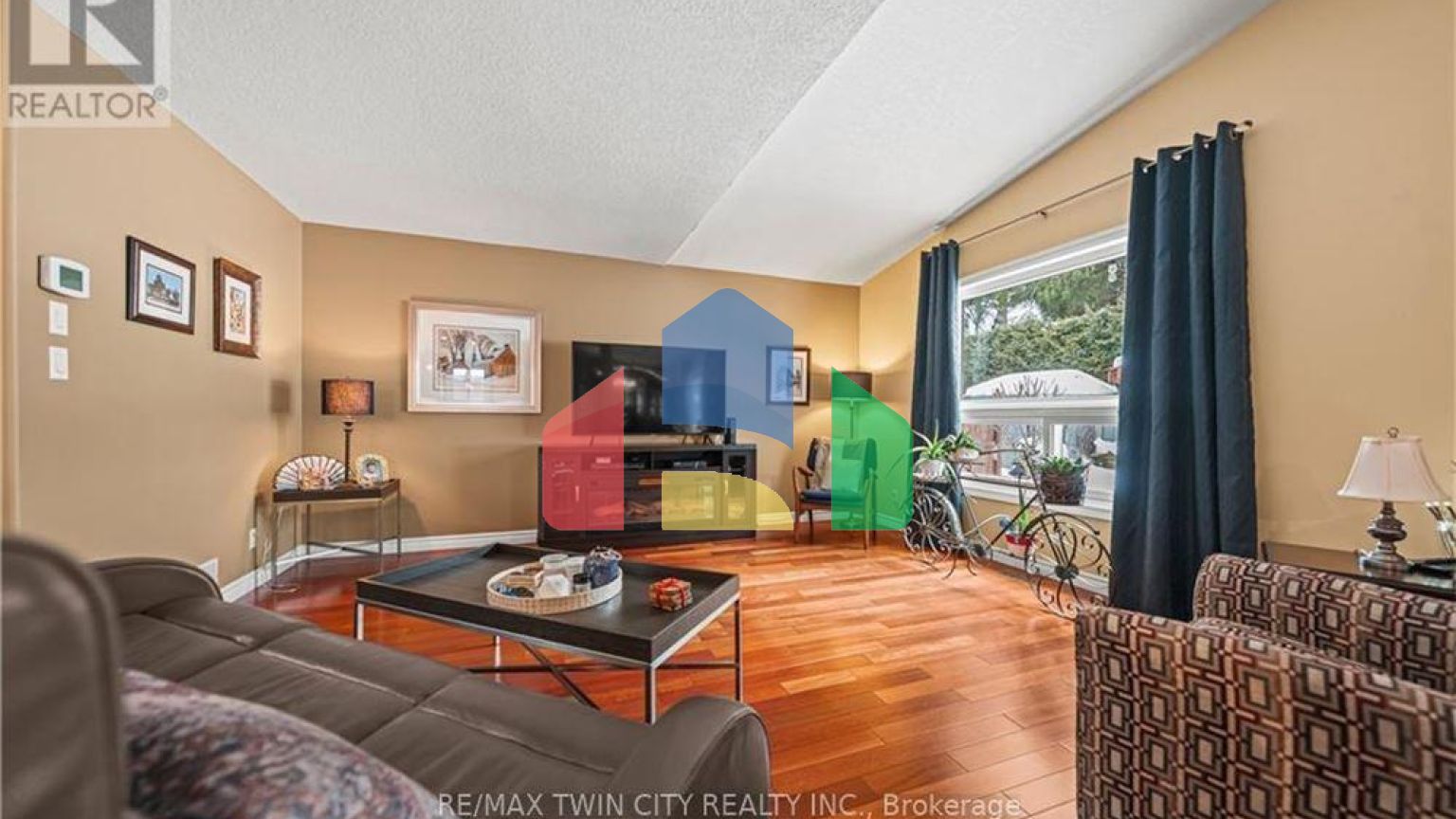 Residential - Single Family Home - Kitchener, Canada - Canada