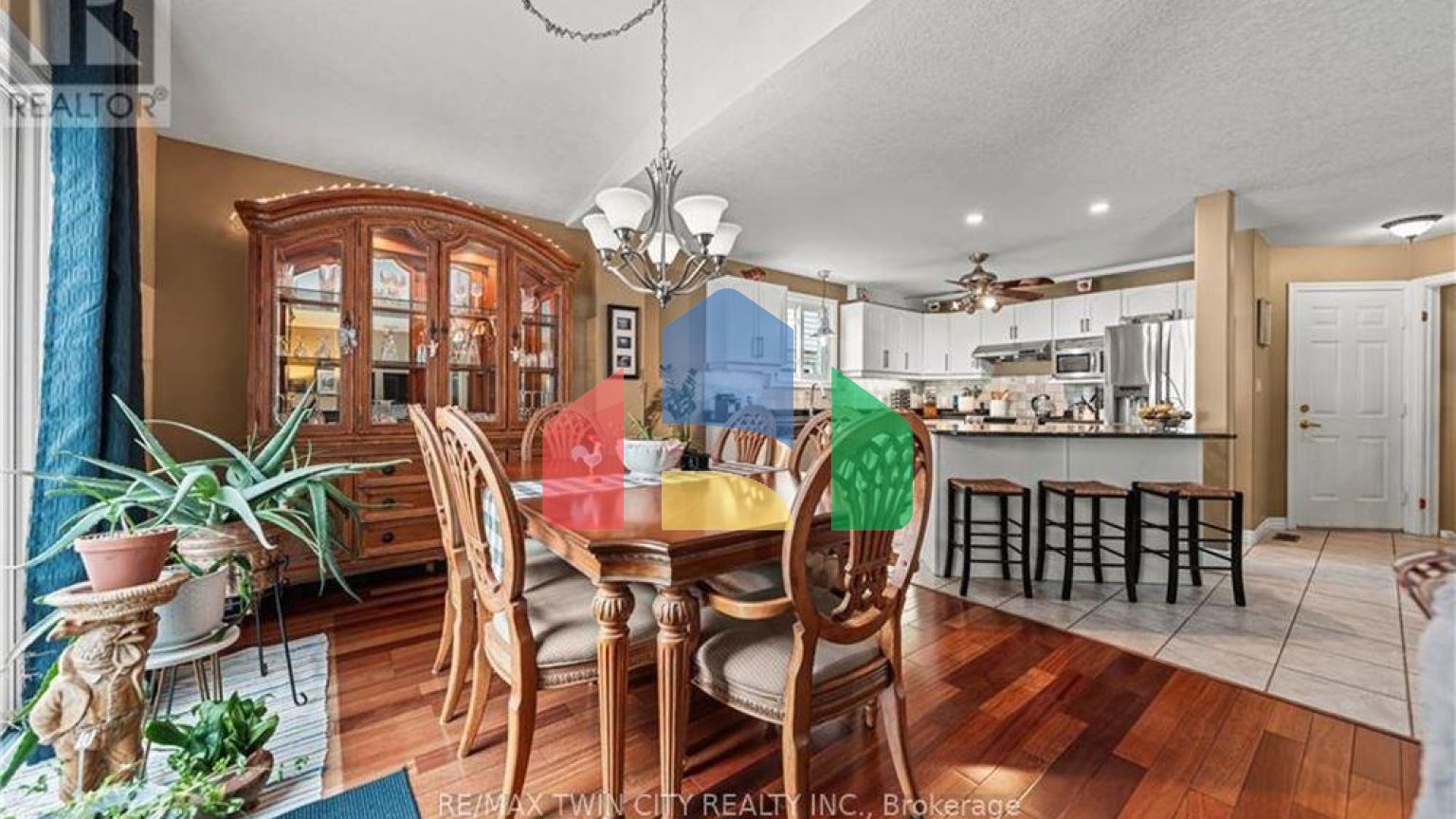 Residential - Single Family Home - Kitchener, Canada - Canada