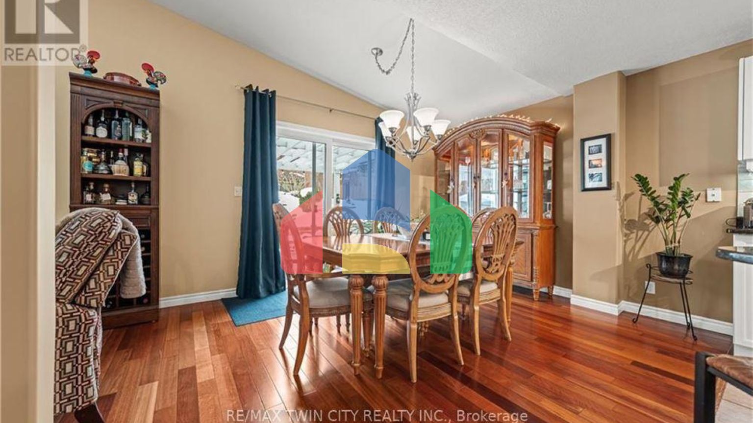 Residential - Single Family Home - Kitchener, Canada - Canada