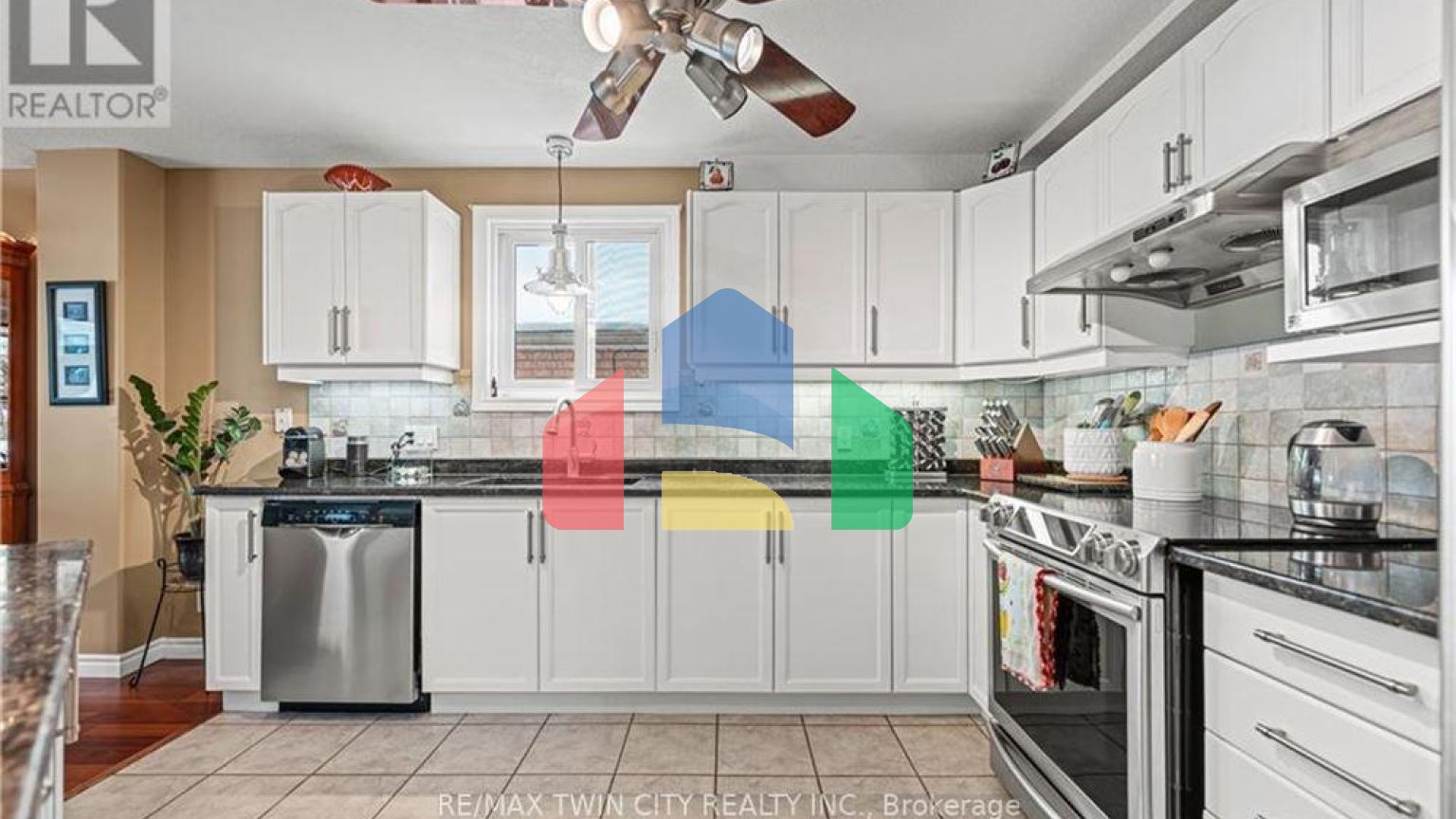 Residential - Single Family Home - Kitchener, Canada - Canada