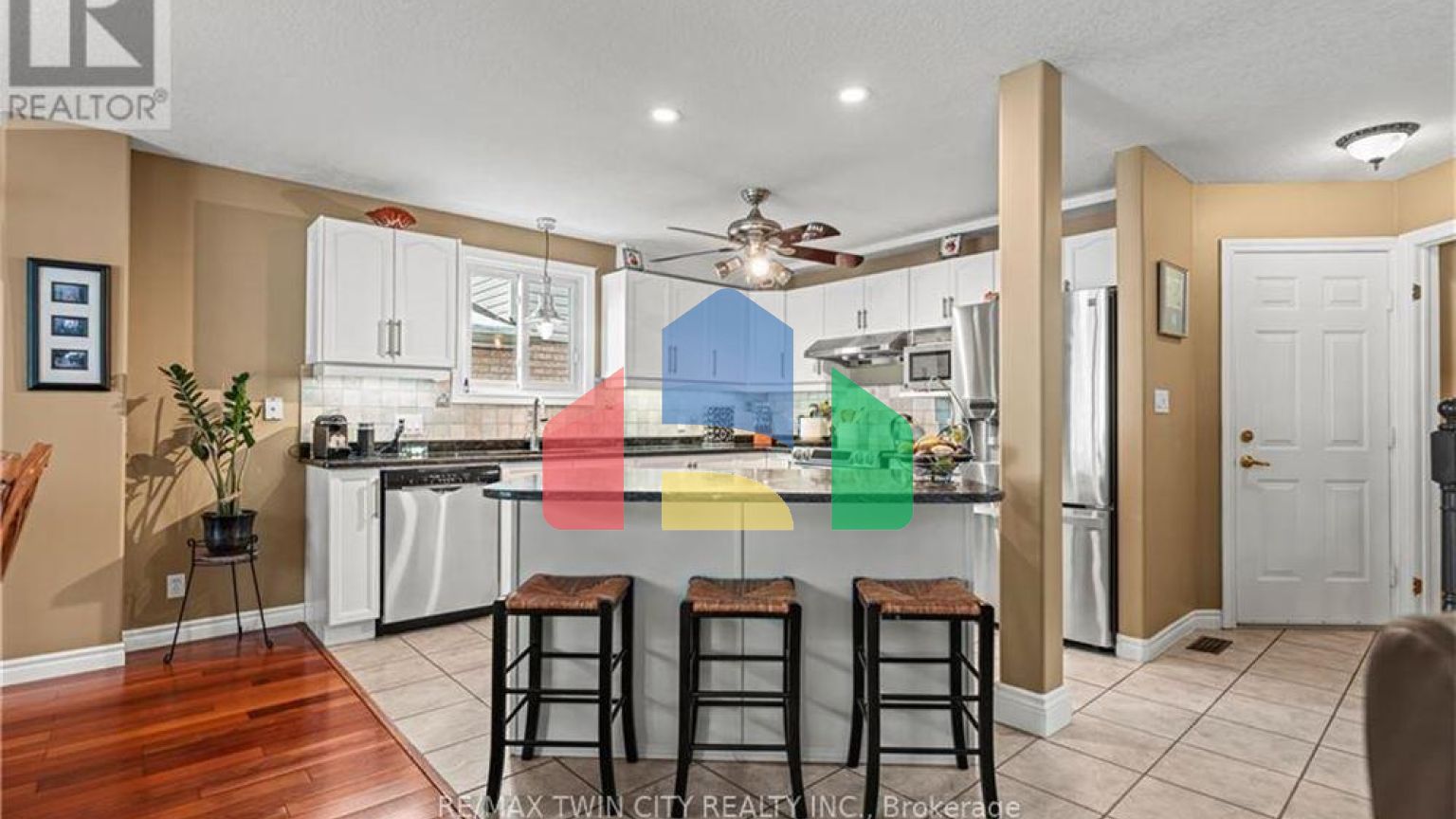 Residential - Single Family Home - Kitchener, Canada - Canada