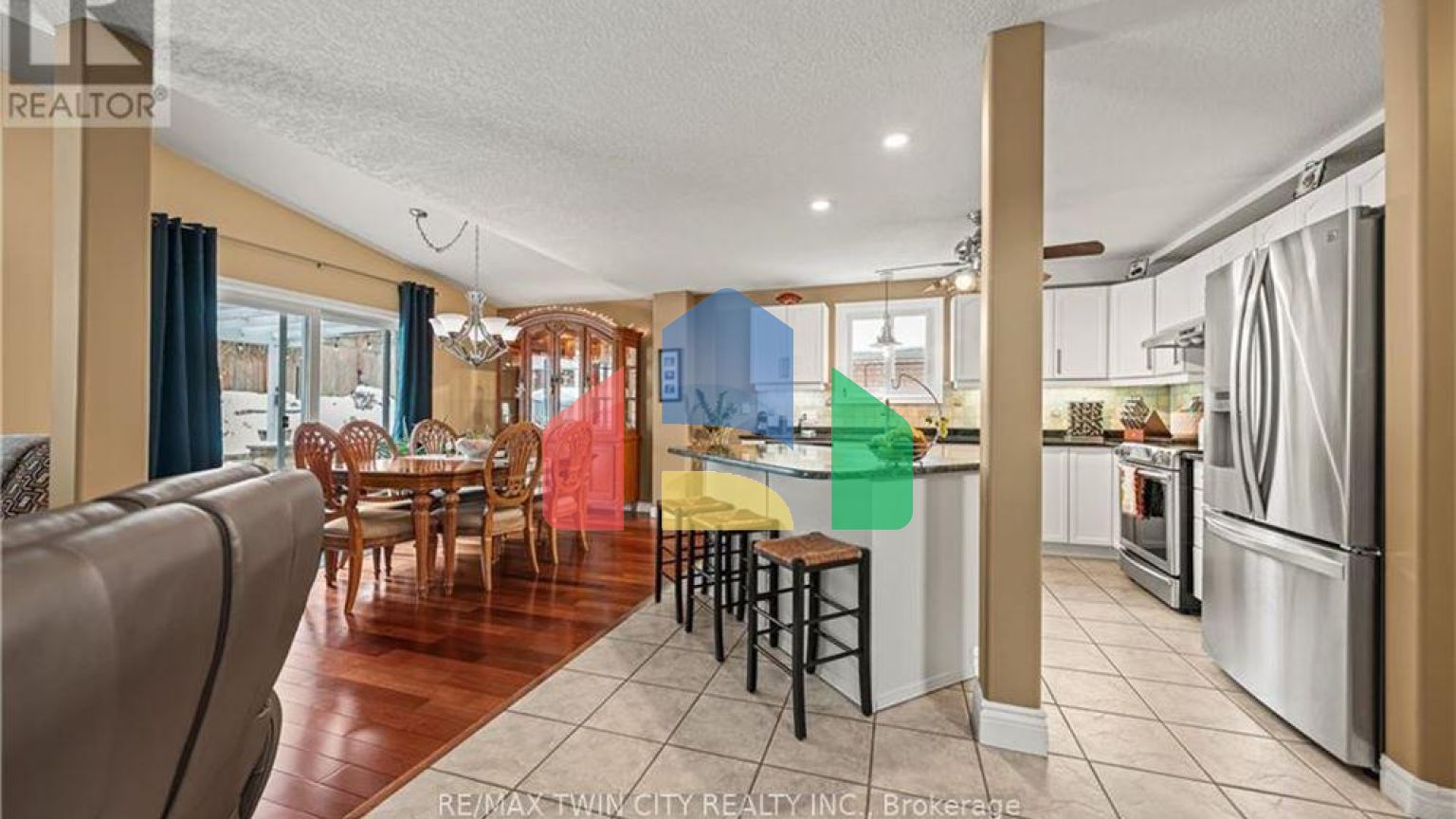 Residential - Single Family Home - Kitchener, Canada - Canada