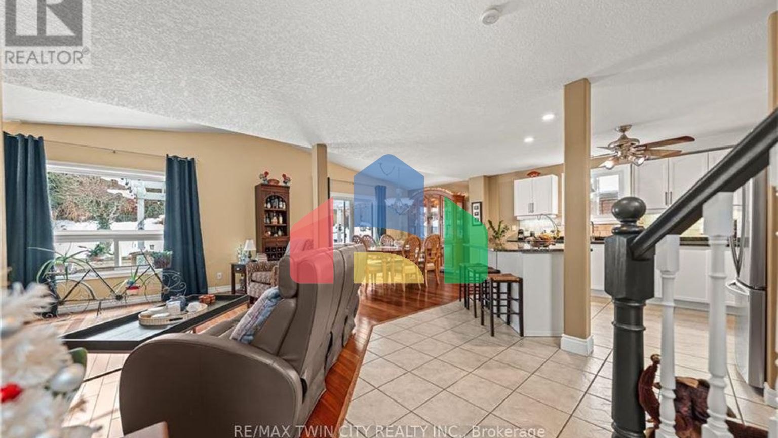 Residential - Single Family Home - Kitchener, Canada - Canada