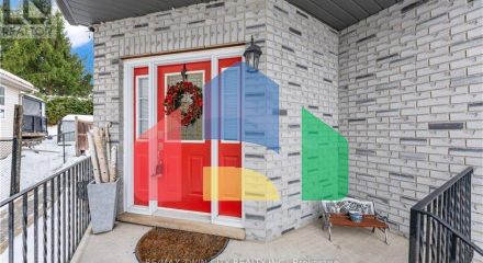 Residential - Single Family Home - Kitchener, Canada - Canada