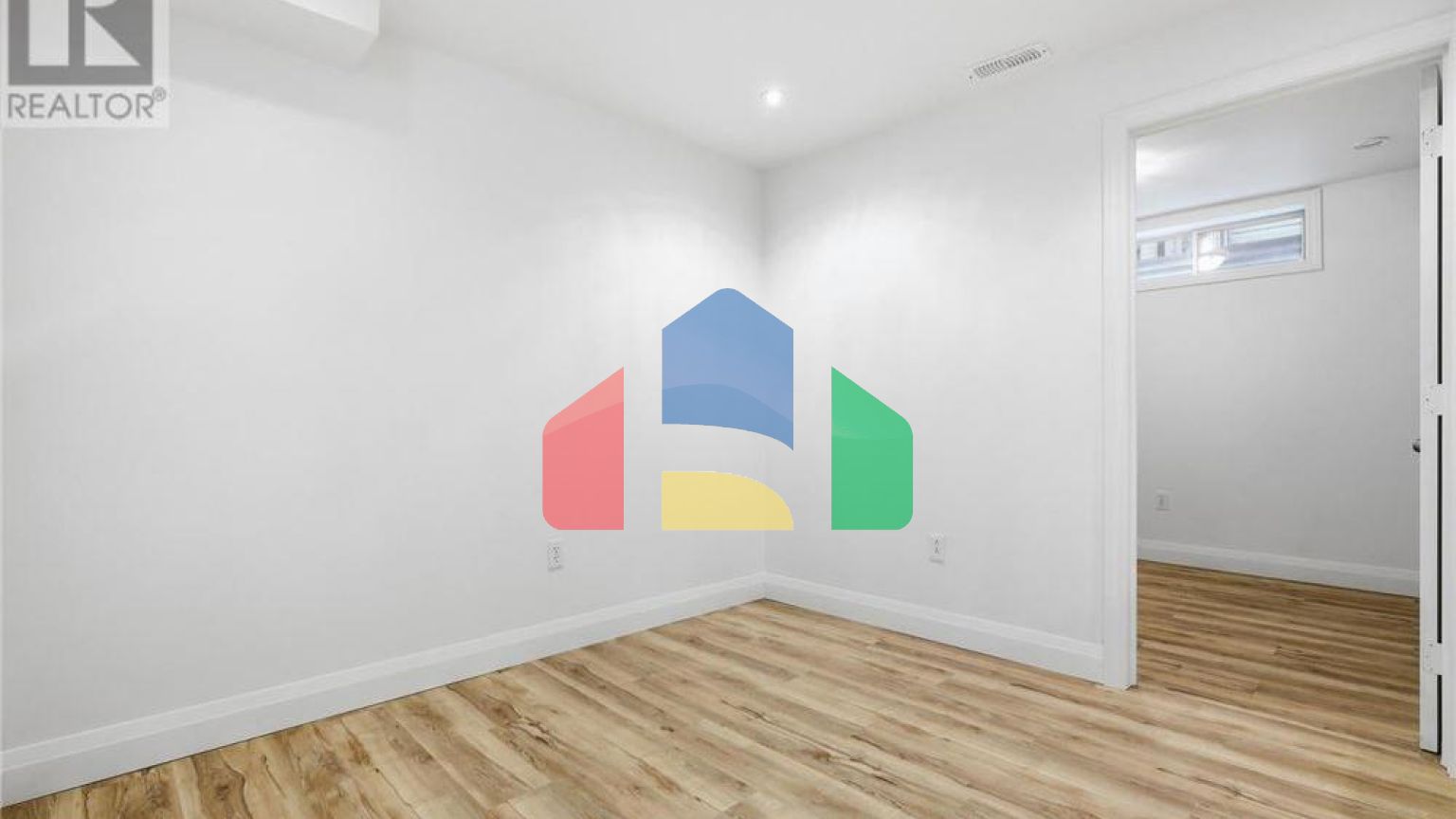 Residential - Single Family Home - Kitchener, Canada - Canada