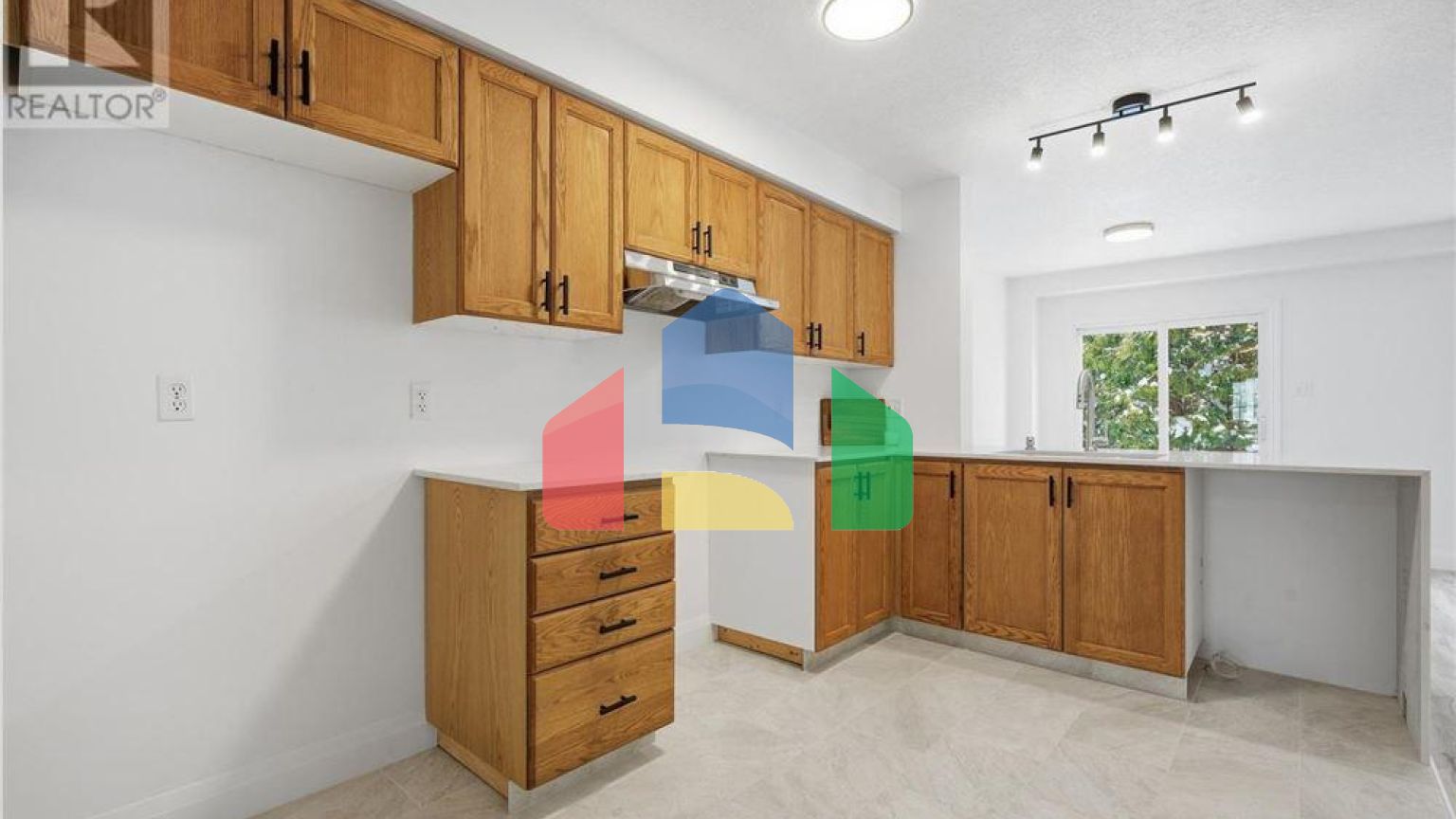 Residential - Single Family Home - Kitchener, Canada - Canada