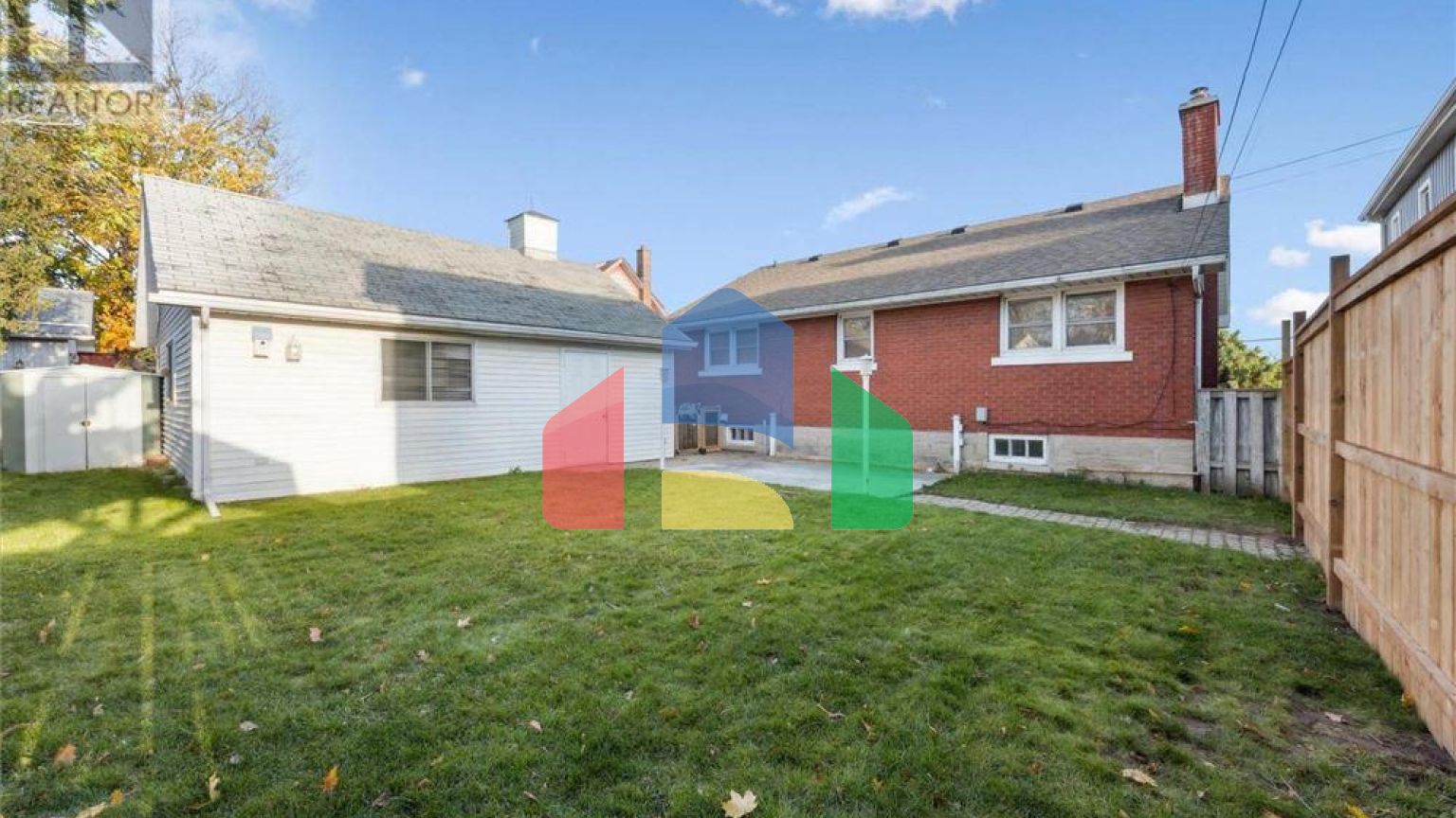 Residential - Single Family Home - Kitchener, Canada - Canada