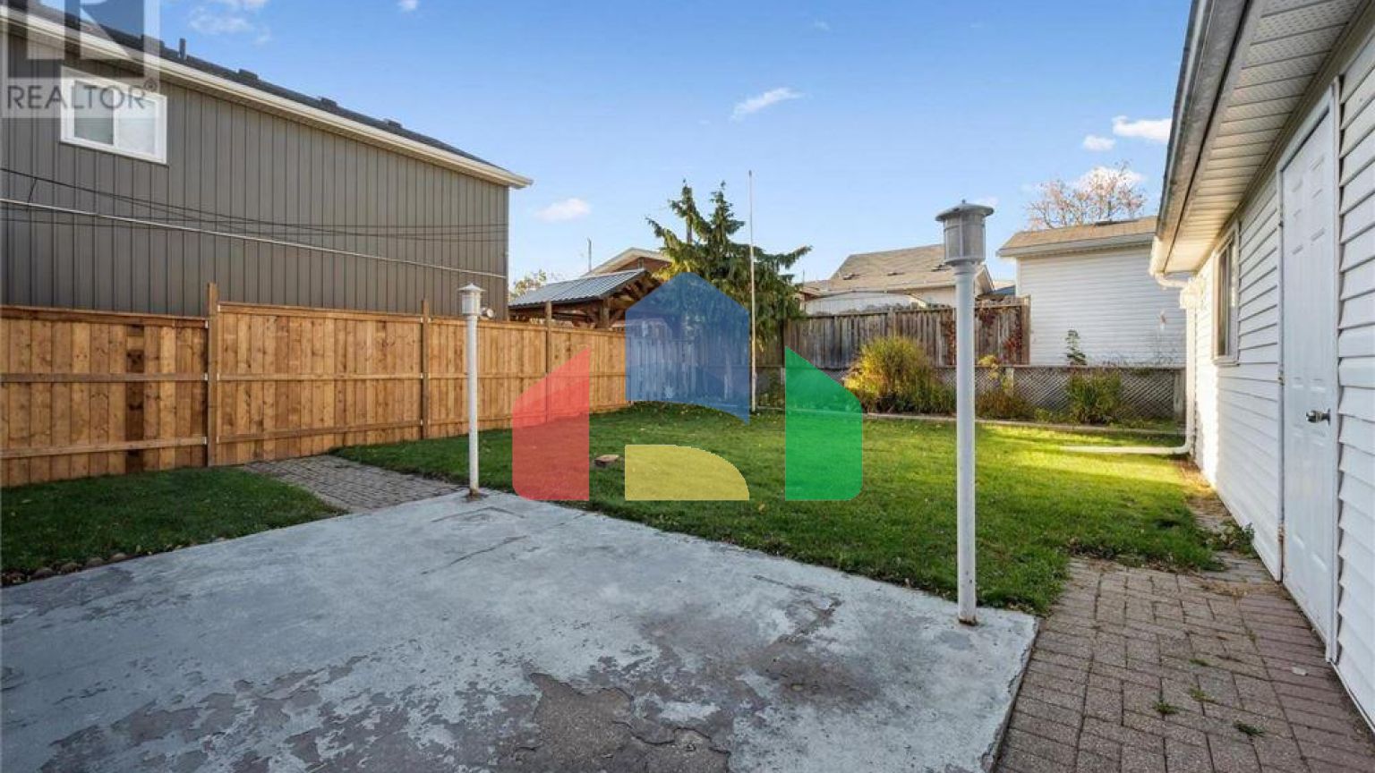 Residential - Single Family Home - Kitchener, Canada - Canada