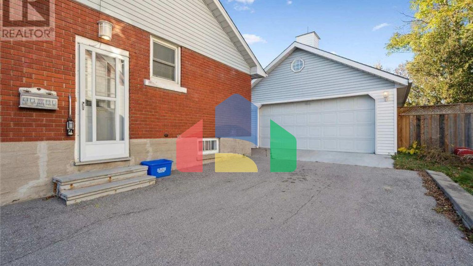 Residential - Single Family Home - Kitchener, Canada - Canada