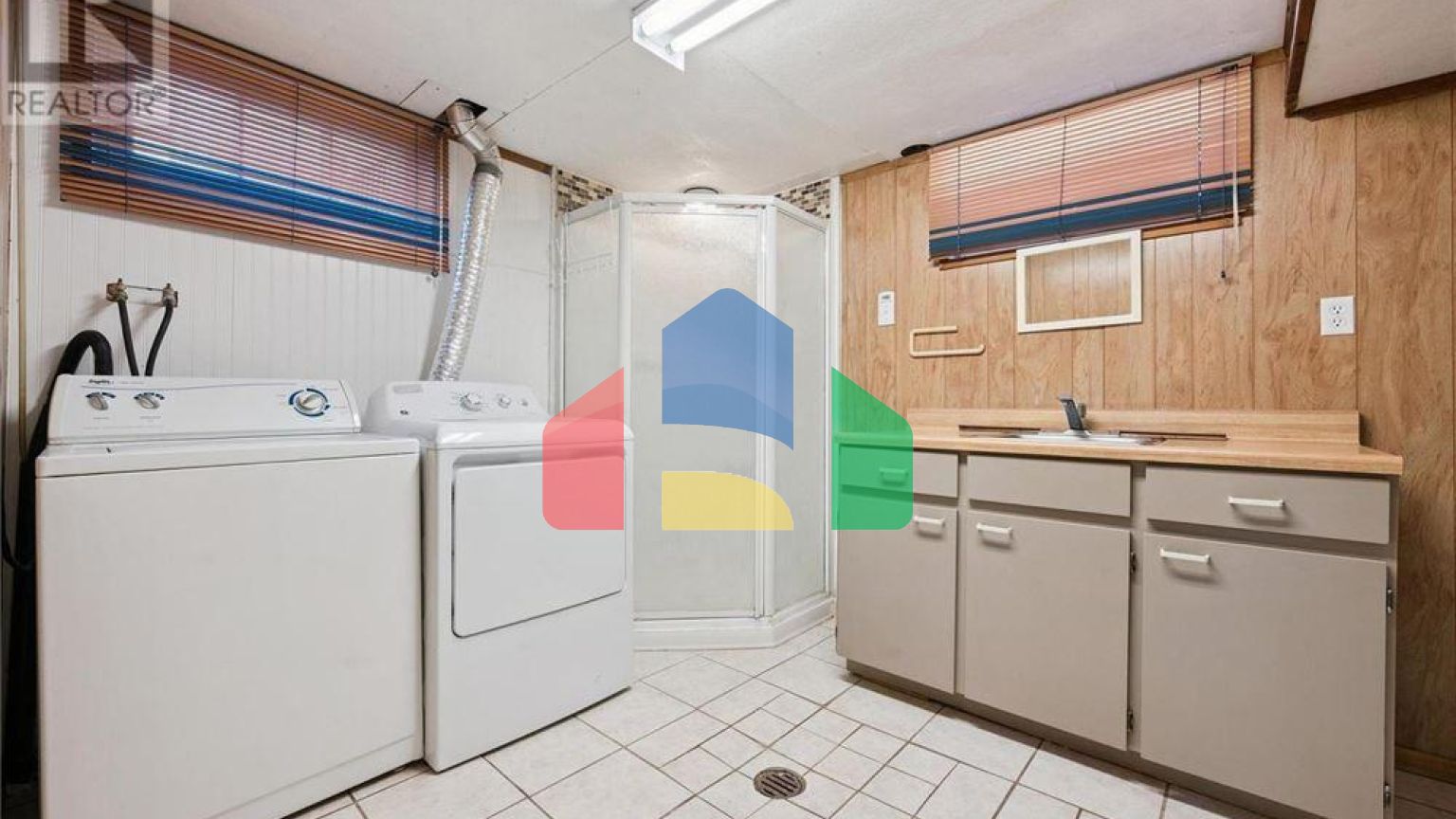 Residential - Single Family Home - Kitchener, Canada - Canada