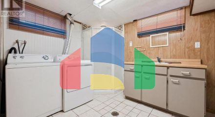 Residential - Single Family Home - Kitchener, Canada - Canada