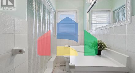 Residential - Single Family Home - Kitchener, Canada - Canada