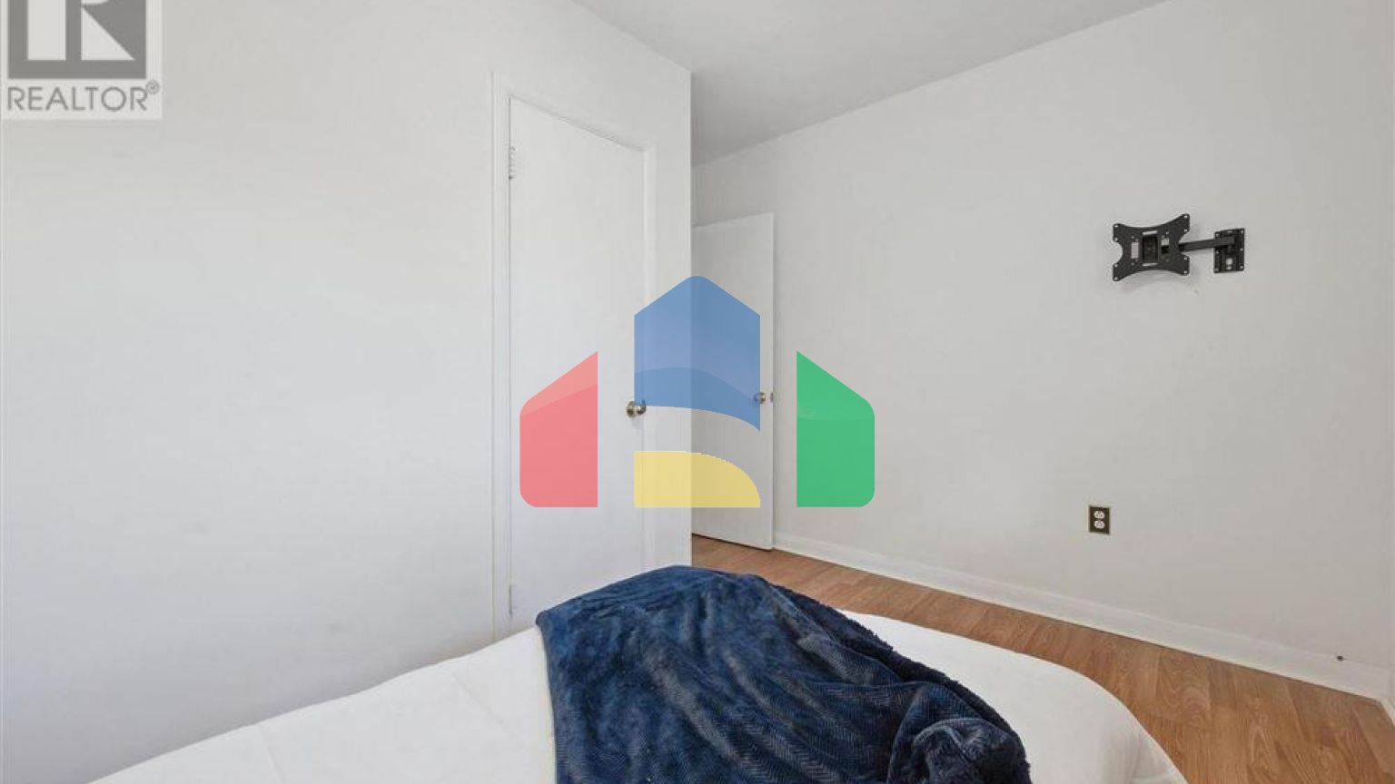 Residential - Single Family Home - Kitchener, Canada - Canada