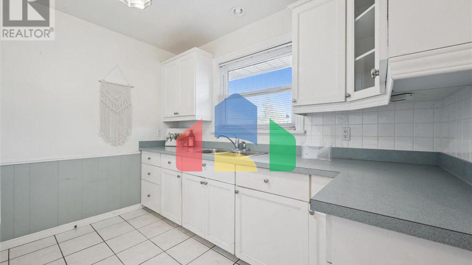 Residential - Single Family Home - Kitchener, Canada - Canada