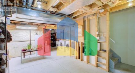 Residential - Single Family Home - Kitchener, Canada - Canada