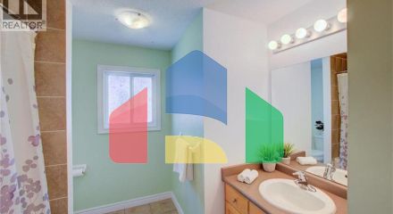 Residential - Single Family Home - Kitchener, Canada - Canada