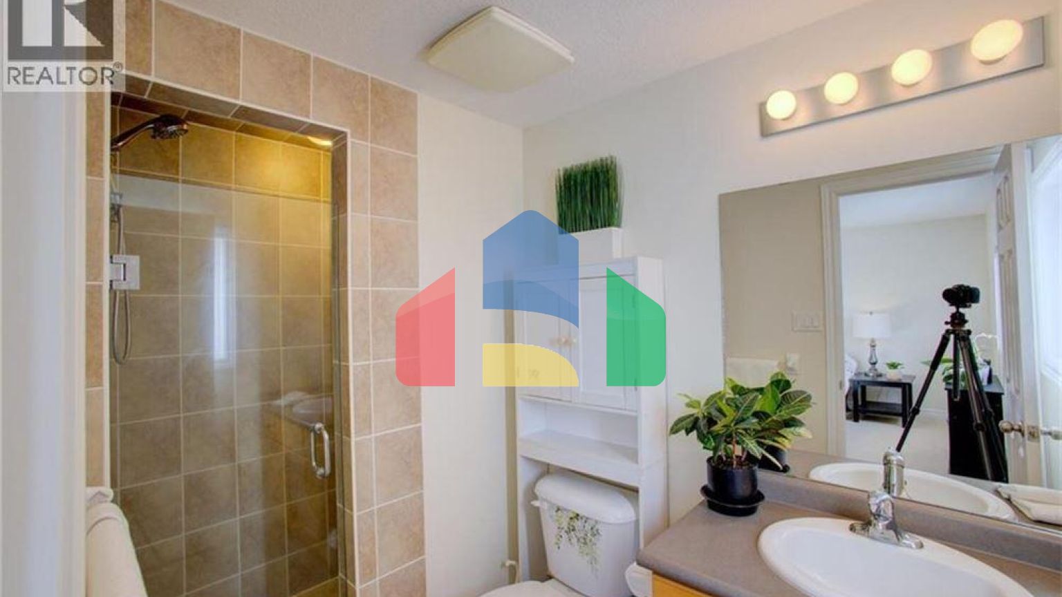 Residential - Single Family Home - Kitchener, Canada - Canada