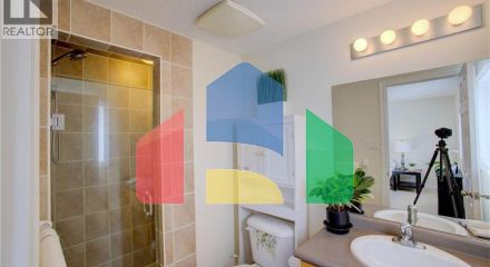 Residential - Single Family Home - Kitchener, Canada - Canada