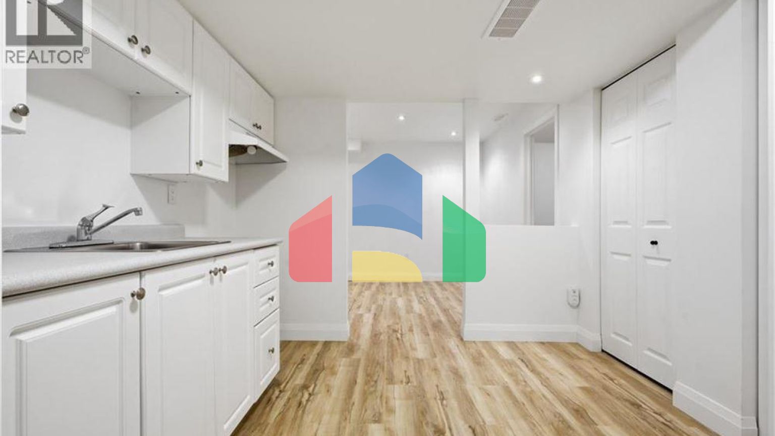 Residential - Single Family Home - Kitchener, Canada - Canada