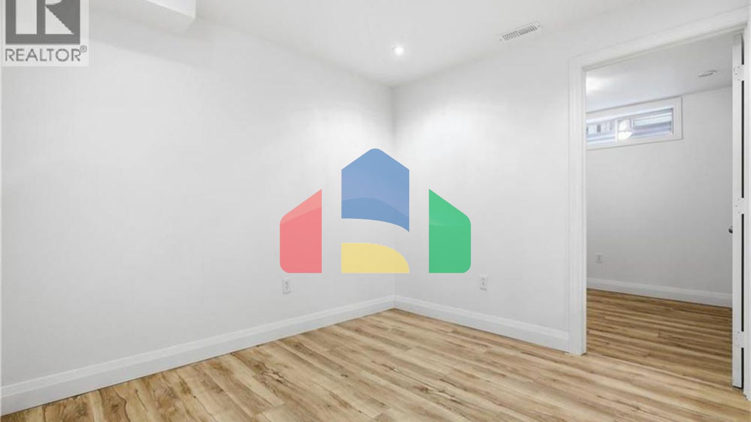 Residential - Single Family Home - Kitchener, Canada - Canada