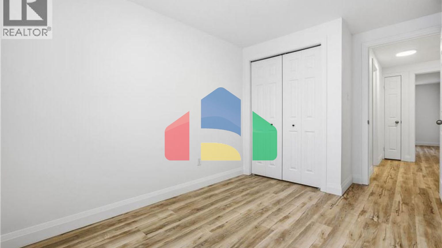 Residential - Single Family Home - Kitchener, Canada - Canada